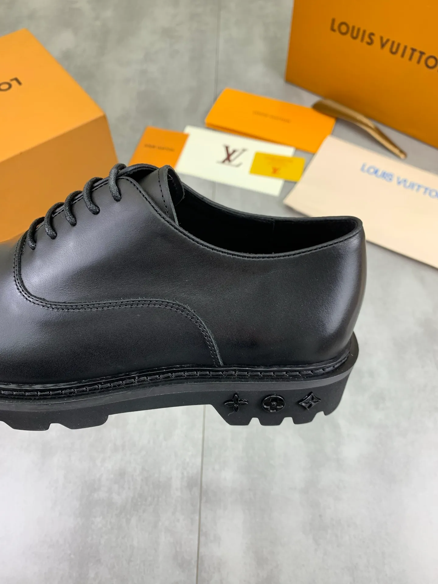 Factory price P820 💎💎💎Top version LOUIS VUITTON [Louis Vuitton] - LV men's business casual leather shoes, luxurious and noble 👞All imported original cowhide, just to create a more comfortable wearing experience, upper: original high-end calfskin➕Imported soft cowhide lining, original lightweight foam outsole✔️Color: 3️⃣colors available Size: 39-44 (38.45 46 can be customized (non-returnable)
